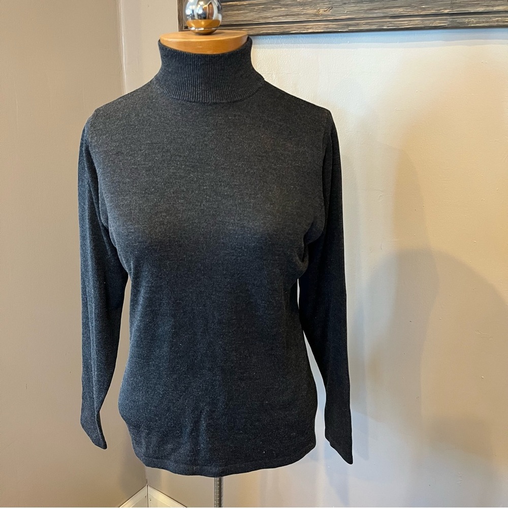 Valerie Stevens Dark Gray Long Sleeve Turtleneck 100% Silk Top Women’s Size M